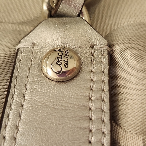 Coach silver leather and fabric handbag with an adjustable strap very good condi - Picture 7 of 7